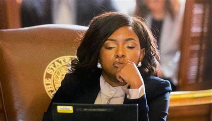 Becky Hill Biography, Age, Height, Husband, Net Worth, Family